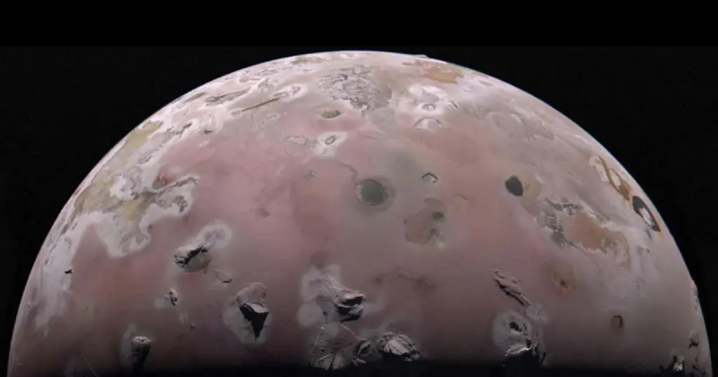Зонд NASA «Юнона» впервые измерил температуру недр Ио