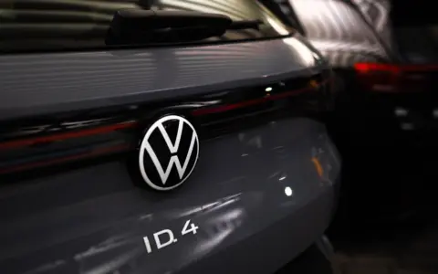 Volkswagen Стоит Перед Масштабной Реорганизацией: Увольнения и Закрытие Заводов