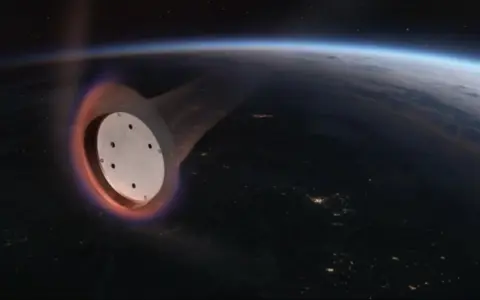 SpaceX успешно испытала «летающую тарелку» Starfall для орбитальной доставки грузов