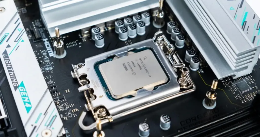 Intel сохранит процессоры Raptor Lake на рынке из-за высокой цены DDR5