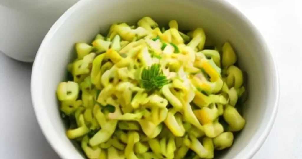 Быстрые и вкусные салаты из кабачков: два рецепта за полчаса