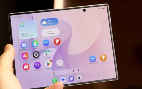 Samsung планирует выпуск ещё более широкого складного смартфона