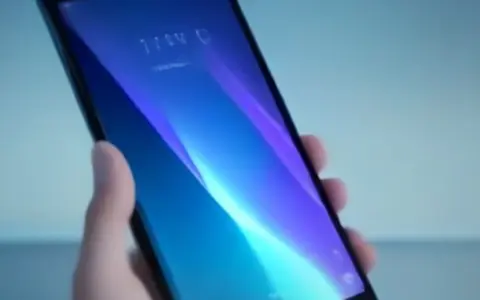 Tecno представила концепт смартфона с «нулевыми рамками»