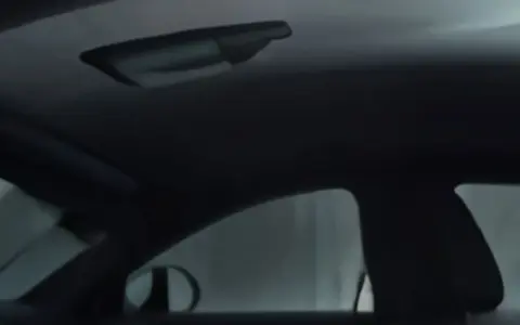 Tesla отзывает почти 3 млн электромобилей в Китае: обновление ПО и предупреждающие наклейки
