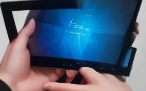 Samsung galaxy z fold8 в рекламе с "тимом куком" из новой зеландии