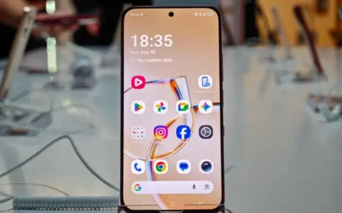 TCL p80 ultra: смартфон с OLED-экраном и технологией nxtpaper