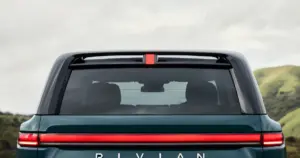 Rivian достигает нового рекорда продаж благодаря успеху R2