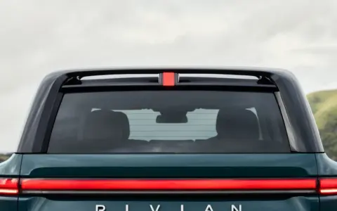 Rivian достигает нового рекорда продаж благодаря успеху R2