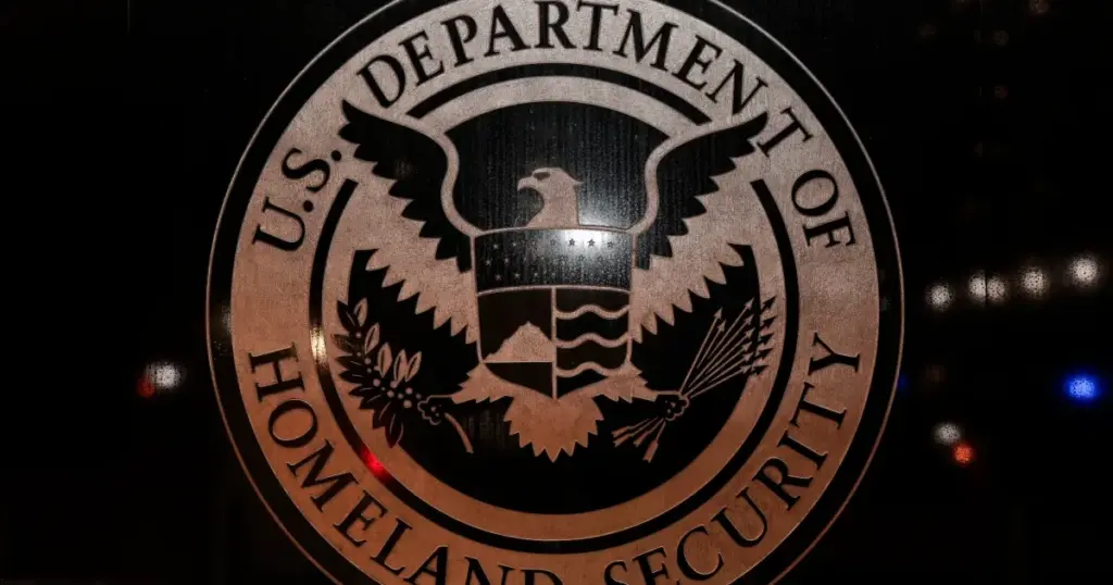 Утечка данных DHS: хакеры опубликовали личную информацию более 41 000 сотрудников Министерства внутренней безопасности США